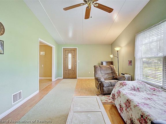 5th image of 255 Hickory Ridge Dr