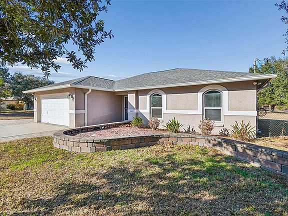 3rd image of 31609 Hunt Club Ln