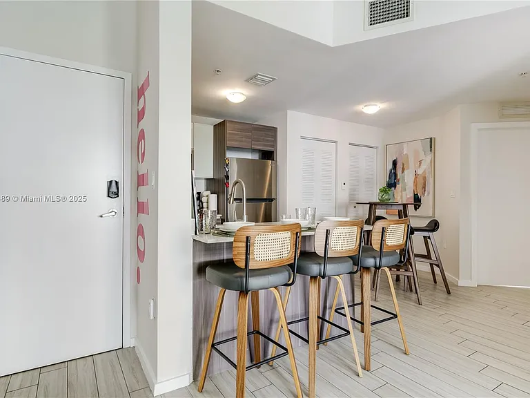 481 NE 29th St #601 — Photo 10
