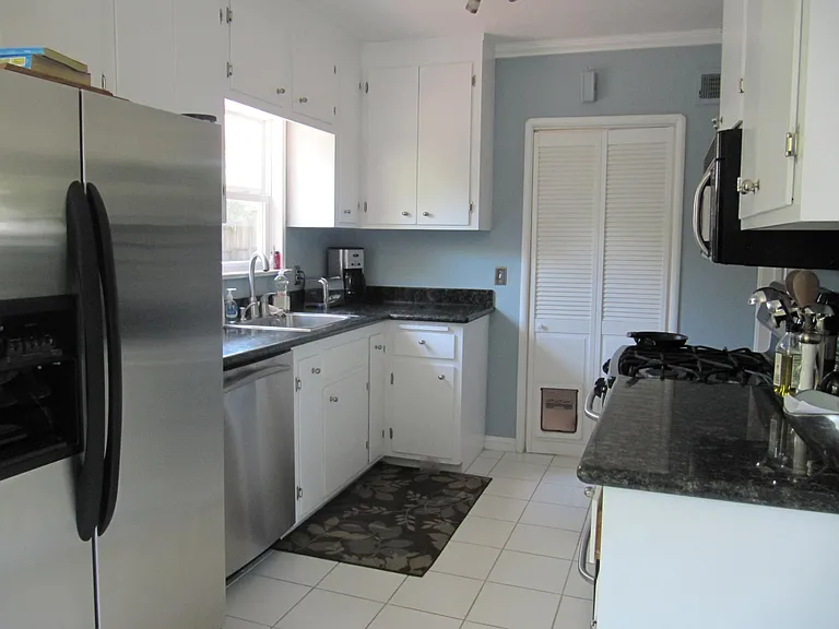 3233 McNutt Ave — Photo 2