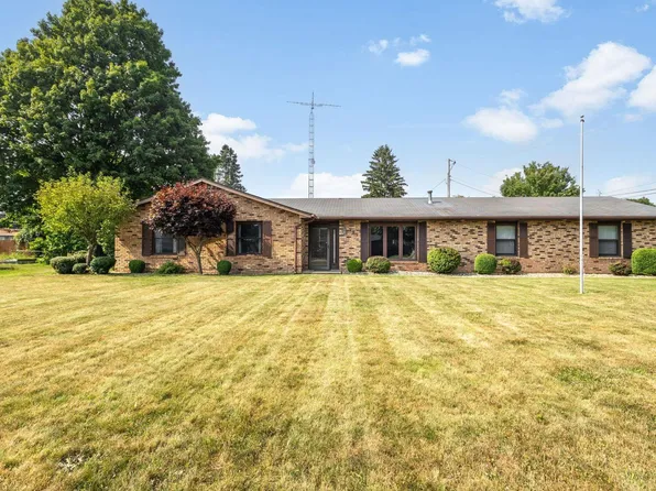 701 Thunderbird Dr, New Carlisle, IN 46552