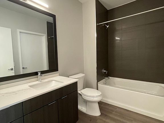 5th image of 765 N Bellaire St #330