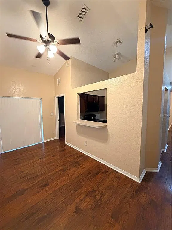 3 bed, 2.0 bath, 1192 sqft, $1,850 — Photo 3