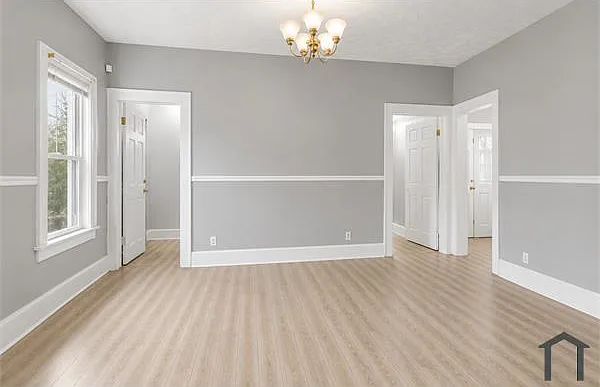 1404 Benton St — Photo 1