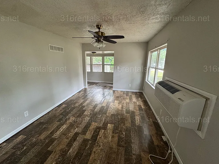 304 SE 5th St — Photo 6