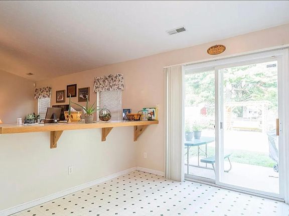 5th image of 232 Clara Dr
