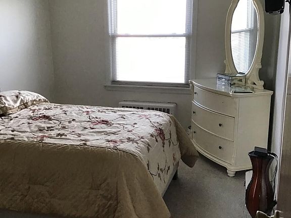 4th image of 912 W Roosevelt Rd #1