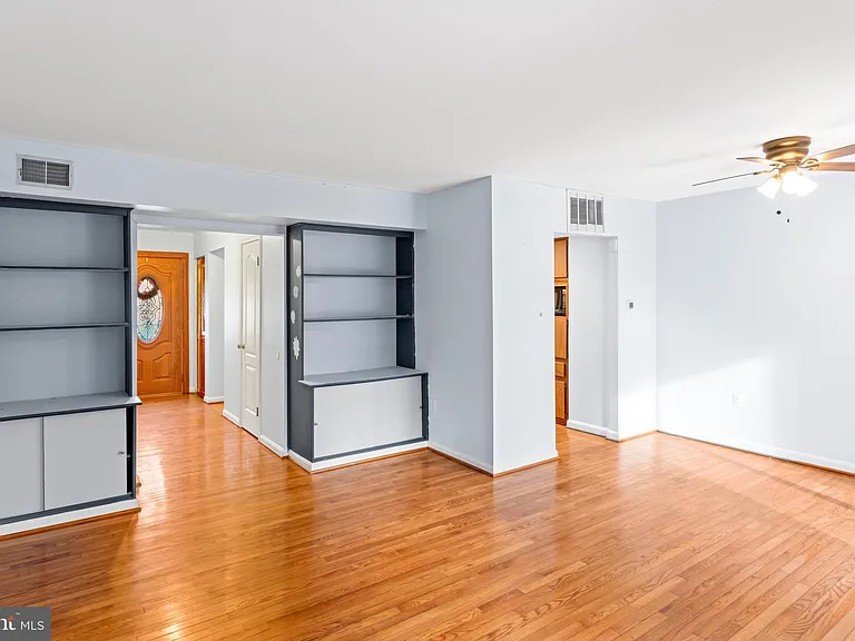 2053 Mayflower Dr — Photo 5