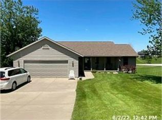 1986 Lucas Ct SW, Oxford, IA 52322