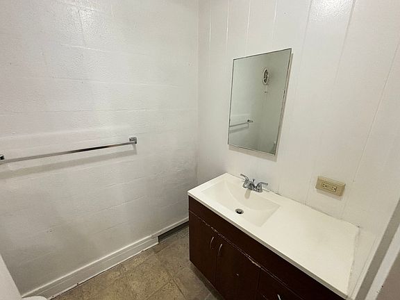 3rd image of 427 Liliha Court Ln #E
