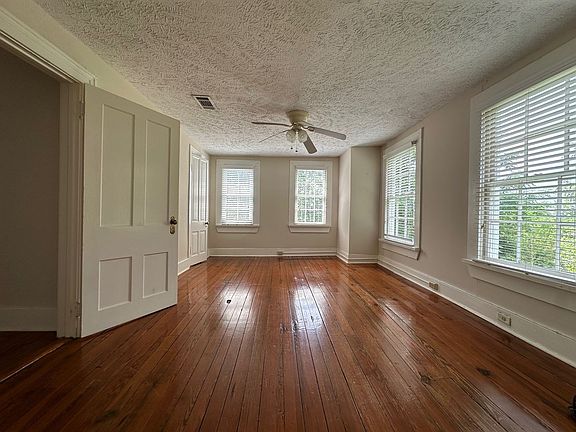 3rd image of 844 Hickman Rd