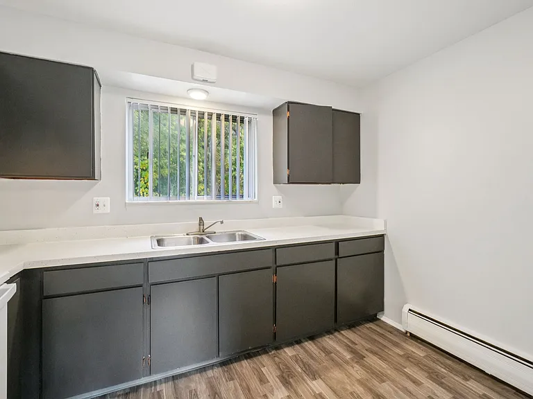 Independence Square Apartments — Photo 47