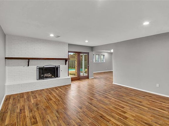 3rd image of 2109 El Dorado Way