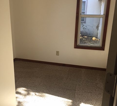 2nd image of 812 E 7th St