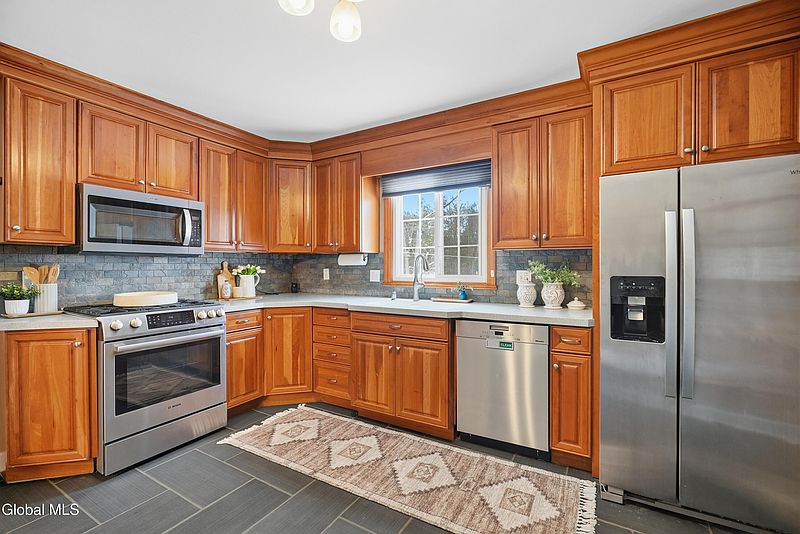 3rd image of 32 Brookwood Drive