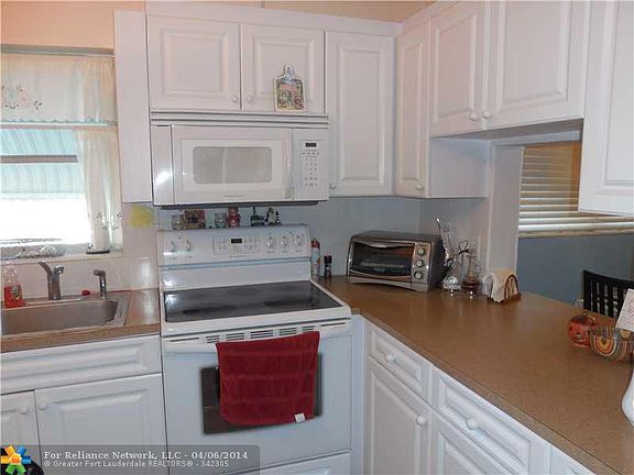 3rd image of 1951 NE 39th St APT 148