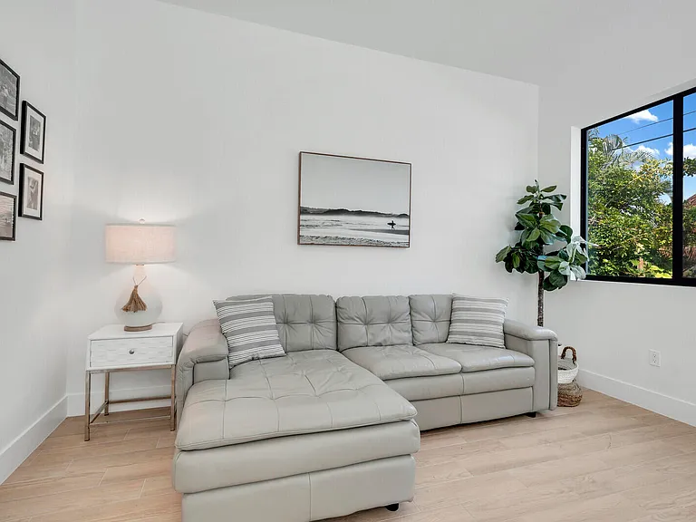 1248 N Harbor Dr — Photo 29