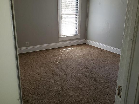 5th image of 712 Kiowa St