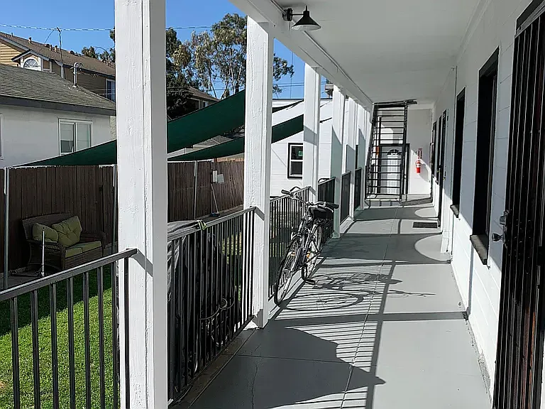 Studio, 350 sqft, $1,550 — Photo 4
