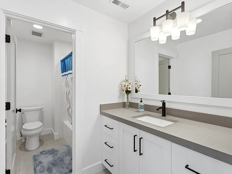 11716 S Meeks Ct — Photo 8