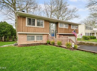 324 Southwood Dr, Perrysburg, OH 43551