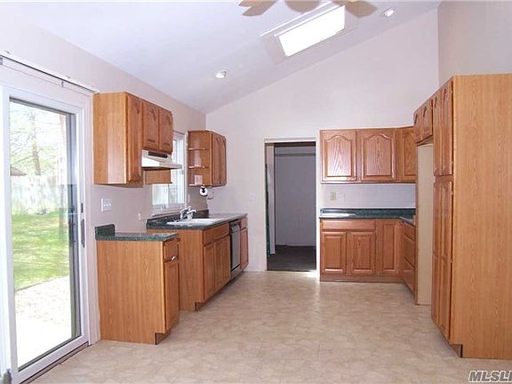2nd image of 8 Abbey Dr