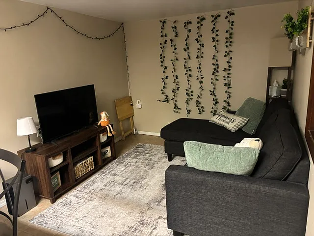 4747 Friendship Ave #BASEMENT