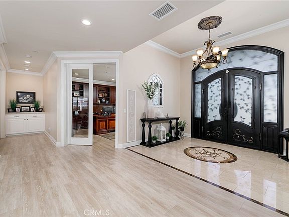 5th image of 2085 Gratton St
