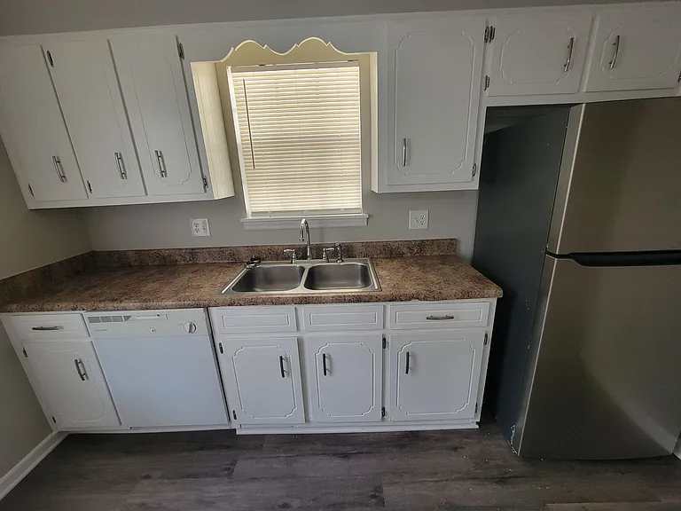 611 Langley Ct — Photo 8