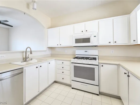 1900 N Torrey Pines Dr Unit 201, Las Vegas, NV 89108