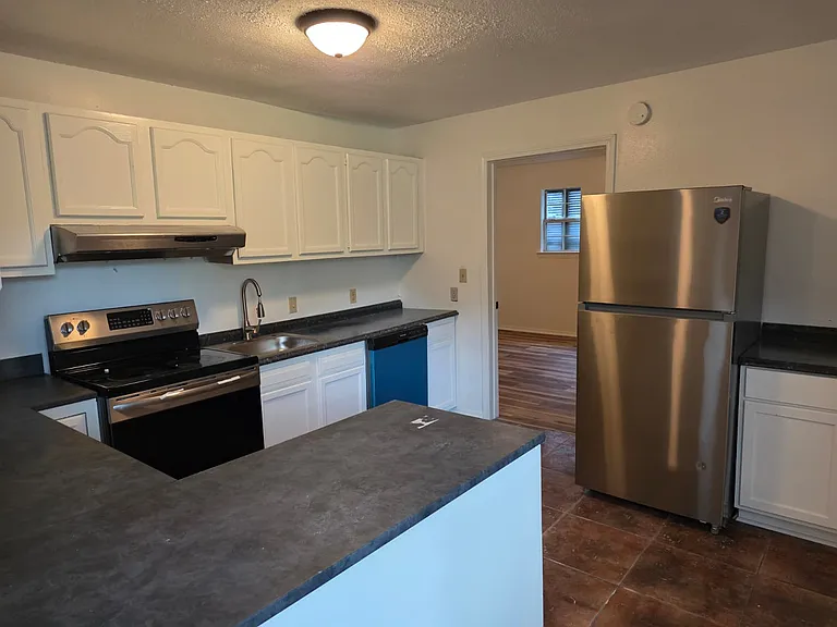 5019 East St — Photo 1