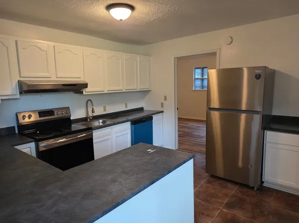 5019 East St, Moss Point, MS 39563