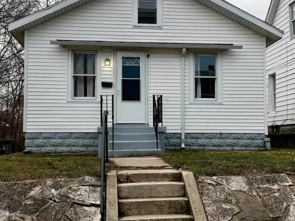 1730 Kendall St, South Bend, IN 46613