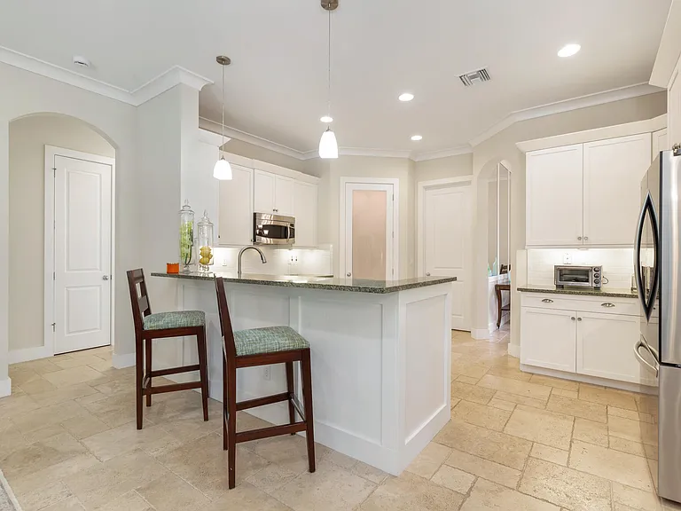 235 Claremont Ln — Photo 10