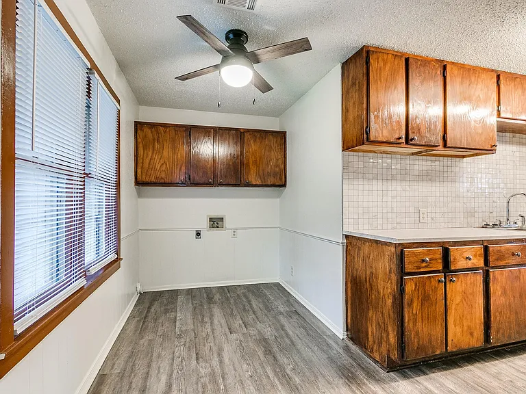 217 E Daws St #B — Photo 8