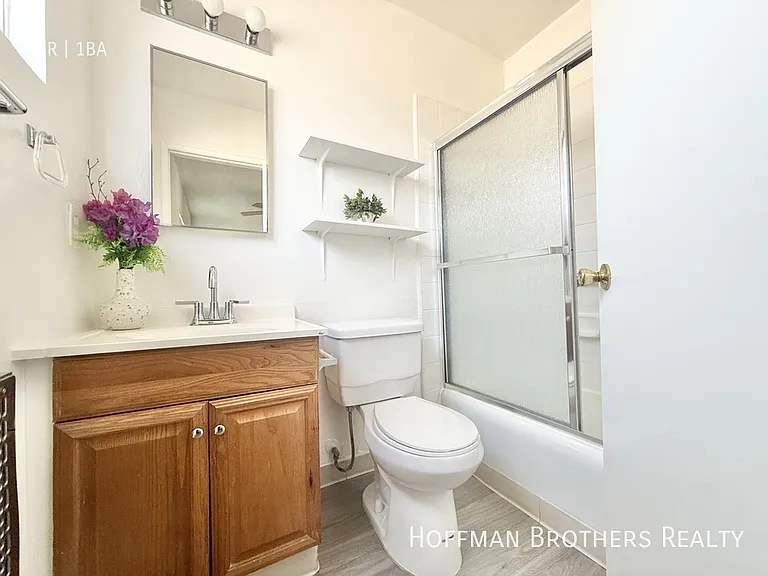18522 Clark St #4 — Photo 5