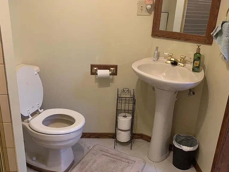 3rd floor 1/2 bath