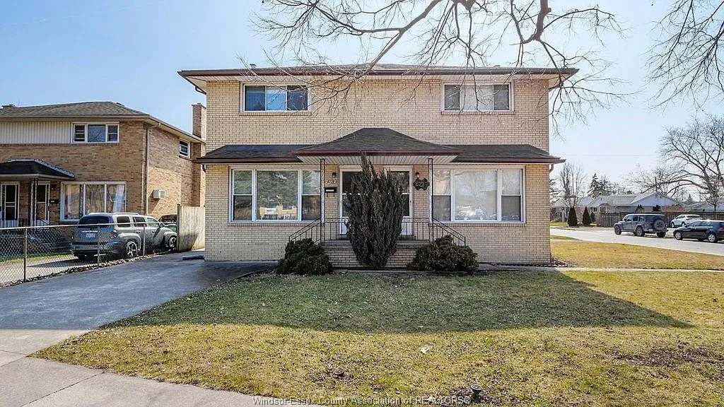 3 bed, $1,975 — Photo 2