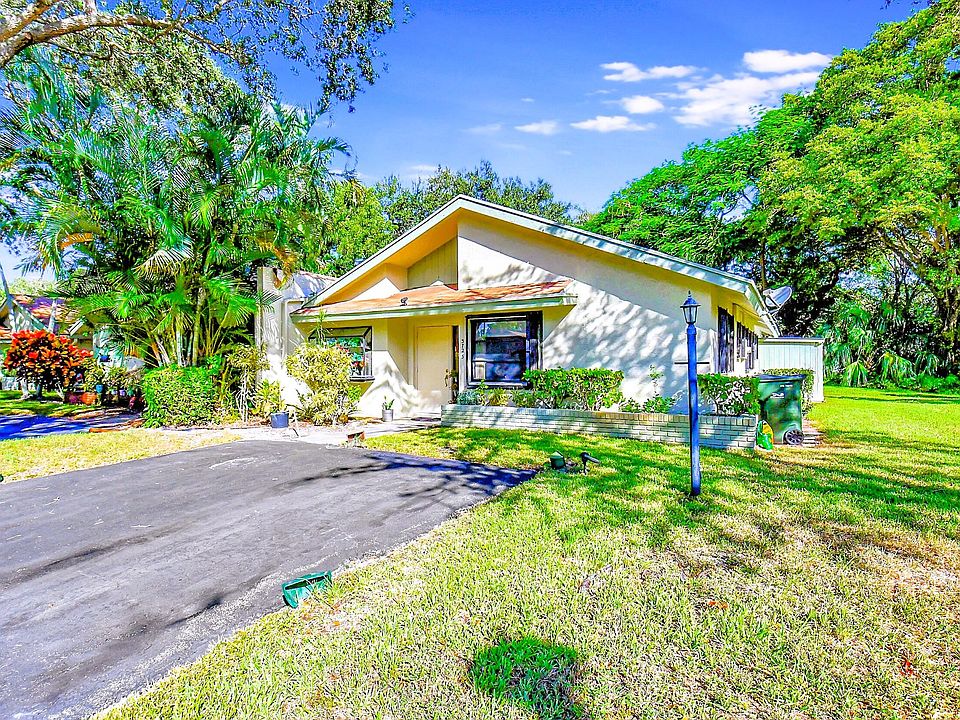 1st image of 3725 Arelia Drive S