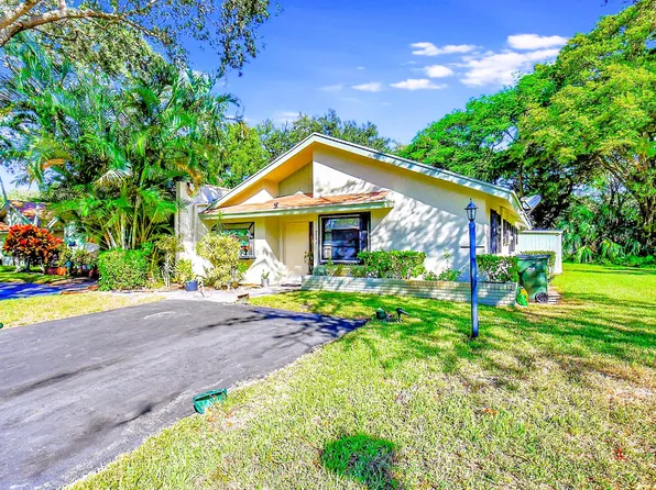 3725 Arelia Drive S, Delray Beach, FL 33445