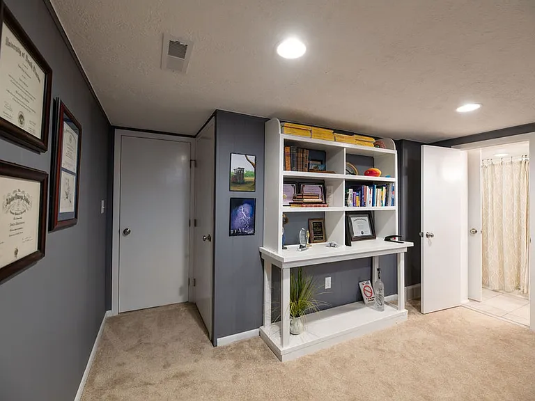 23213 Fairmount Blvd — Photo 38