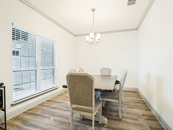 4th image of 320 Community Dr