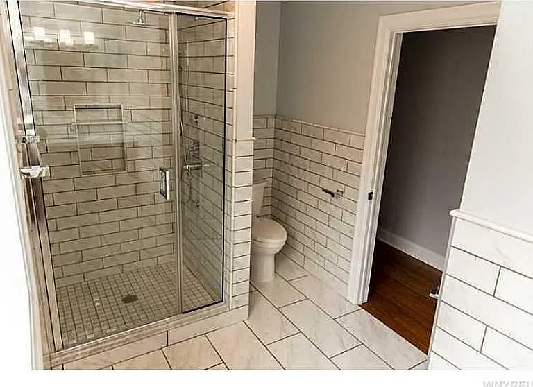 220 Franklin St #1 — Photo 7