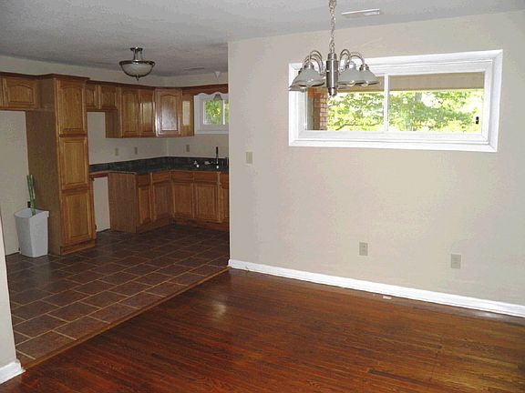 5th image of 30 Oak Dr