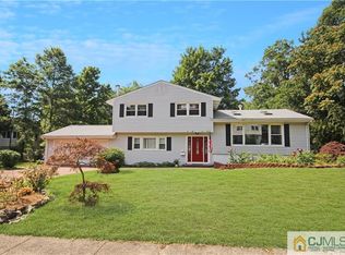 5 Banner Ct, East Brunswick, NJ 08816