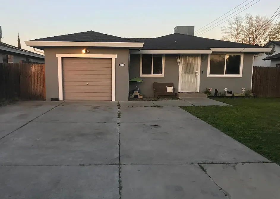 7310 8th St photo 1