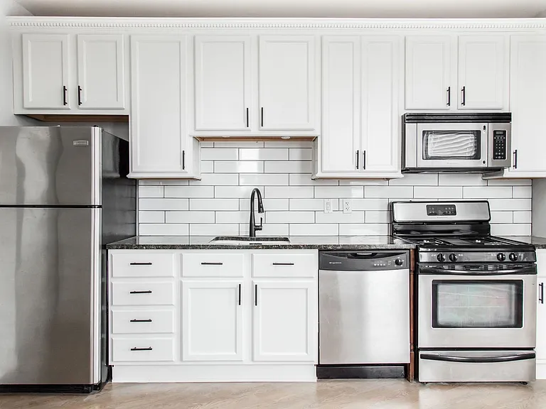 3266 N Clark St #2G — Photo 2