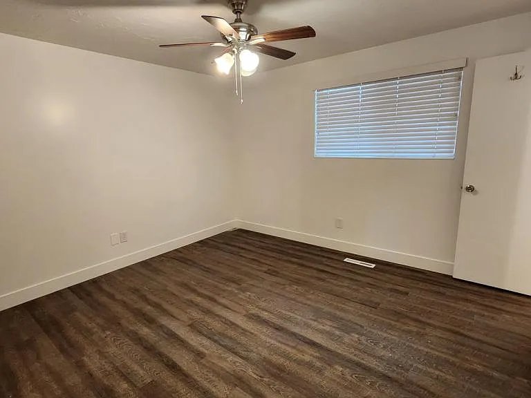 5774 S 2200 W — Photo 11