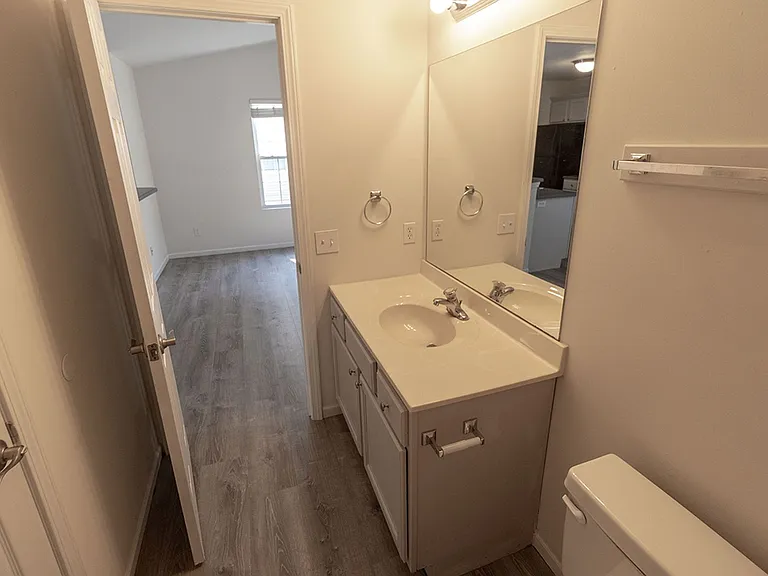 3310 E Saint Charles Rd — Photo 15
