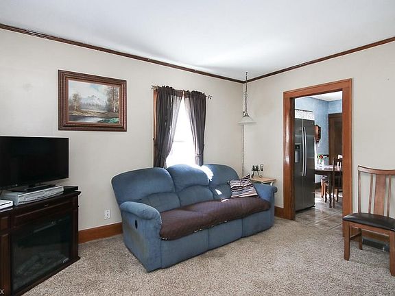 3rd image of 433 E 45th St